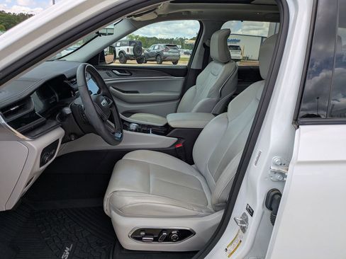 Used 2023 Jeep Grand Cherokee Overland w/ Adv Protech Group III image 7