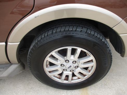 Used 2012 Ford Expedition XLT image 6