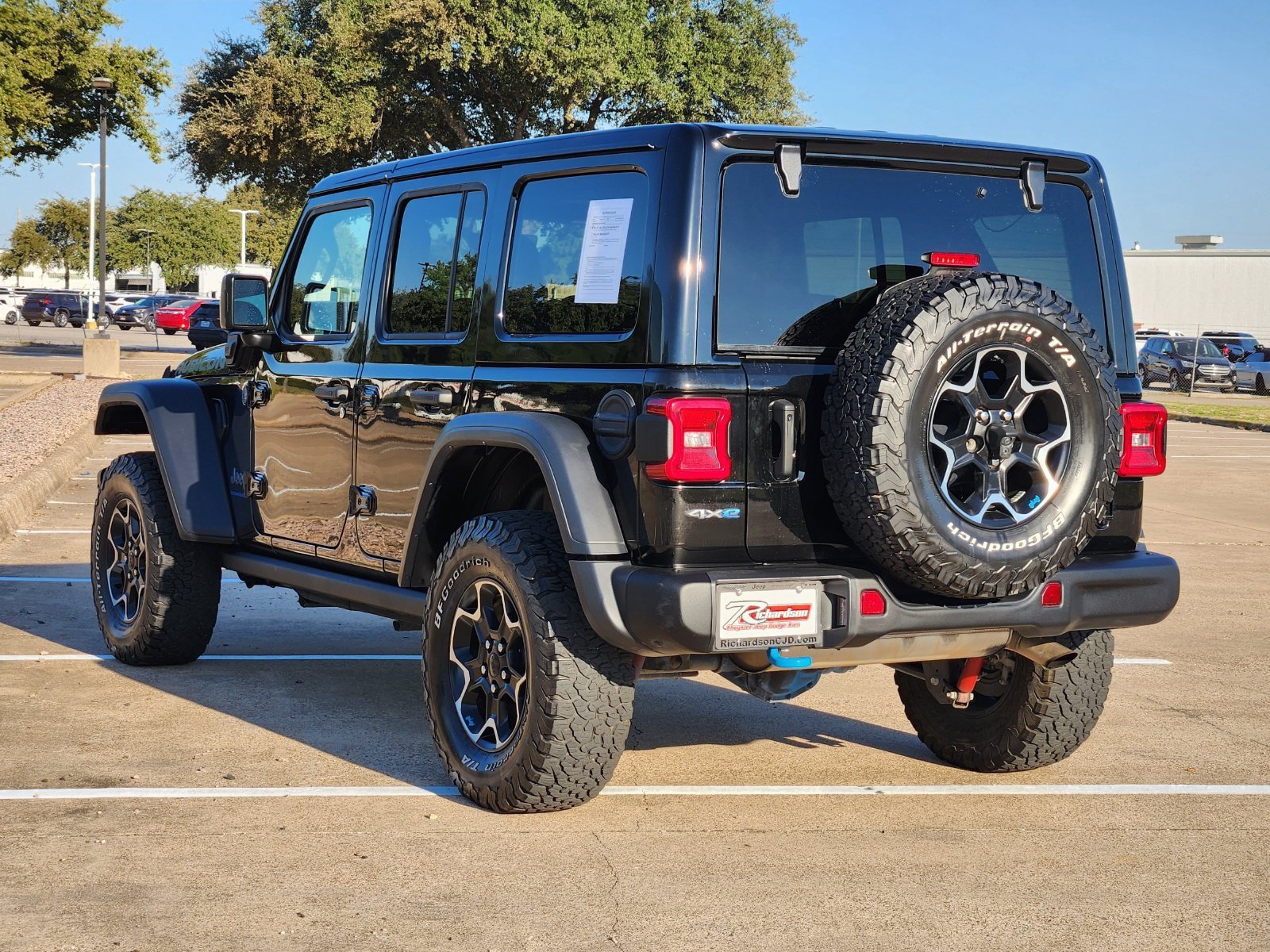 Used 2023 Jeep Wrangler Unlimited Rubicon 4xe w/ Steel Bumper Group AWD/4WD image 4