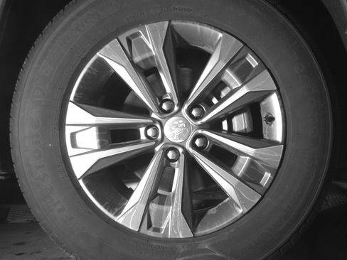 Used 2025 Chevrolet Equinox LT FWD image 13
