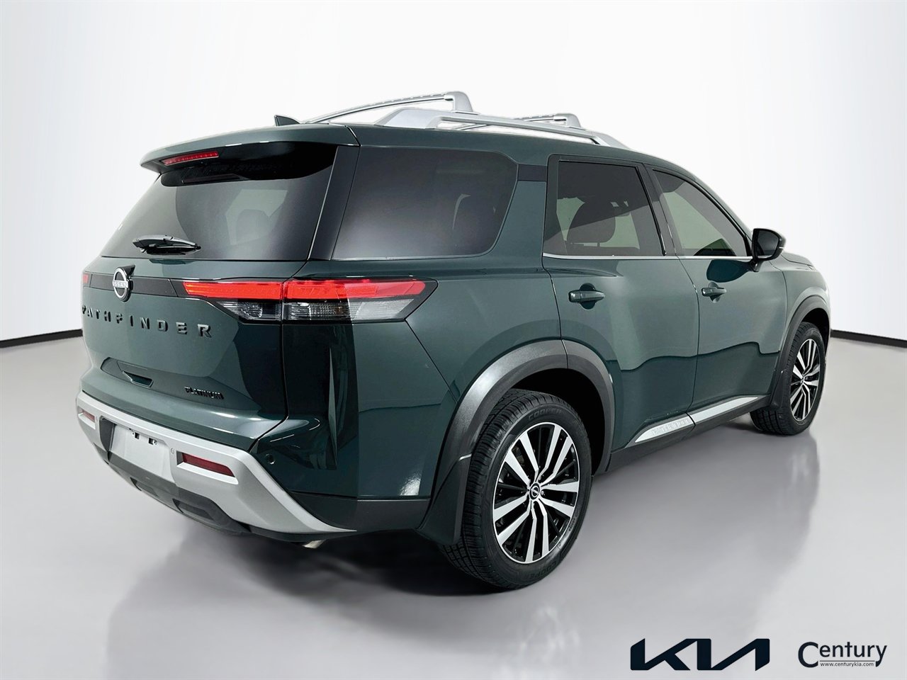 Used 2024 Nissan Pathfinder Platinum w/ Black Appearance Package FWD image 5