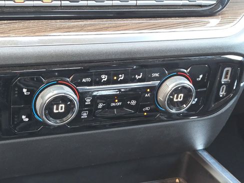 Used 2022 Chevrolet Silverado 1500 RST w/ Redline Edition AWD/4WD image 16