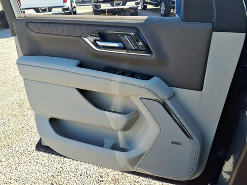 Used 2025 GMC Yukon Denali image 32