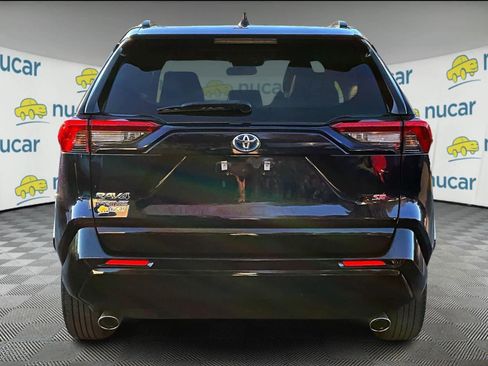 Used 2023 Toyota RAV4 SE image 5
