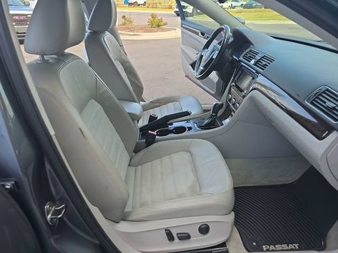 Used 2014 Volkswagen Passat TDI SEL Premium FWD image 12