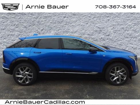 New 2025 Cadillac Optiq Luxury 1 image 6