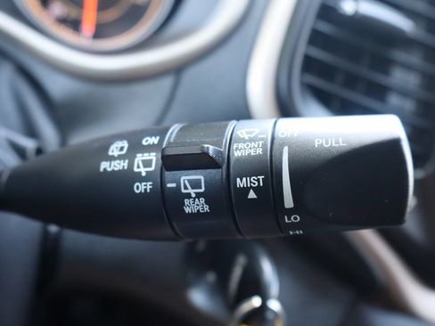 Used 2016 Jeep Cherokee Latitude AWD/4WD image 32