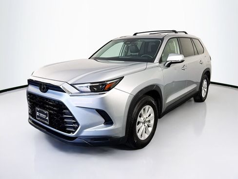 Certified 2024 Toyota Grand Highlander AWD image 3