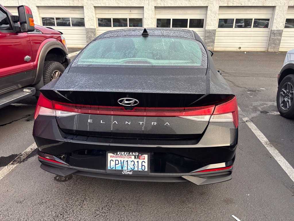 Used 2022 Hyundai Elantra SEL w/ Cargo Package FWD image 5