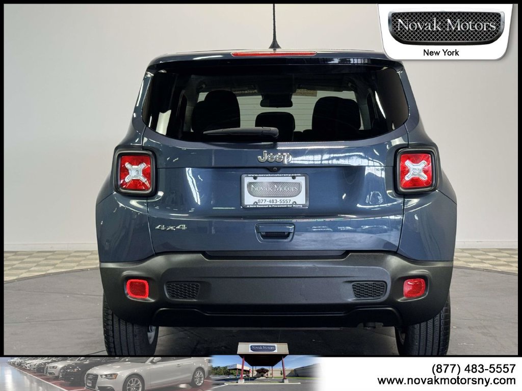 Used 2023 Jeep Renegade Latitude AWD/4WD image 7