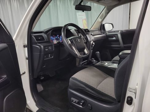 Used 2018 Toyota 4Runner SR5 AWD/4WD image 12
