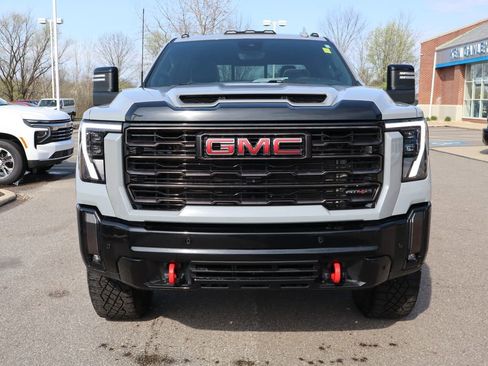 Used 2024 GMC Sierra 2500 AT4X image 8