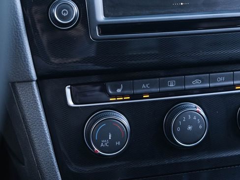 Used 2016 Volkswagen GTI SE w/ Driver Assistance Package image 28