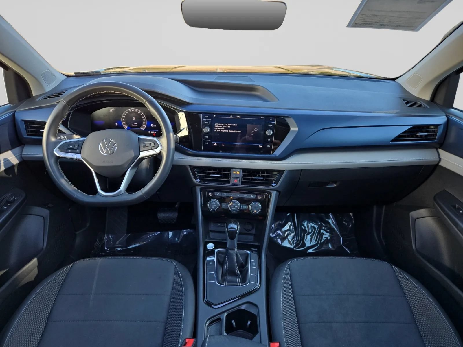 Used 2024 Volkswagen Taos SE w/ Panoramic Sunroof Package FWD image 15