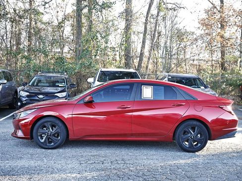 Used 2023 Hyundai Elantra SEL w/ Cargo Package image 2