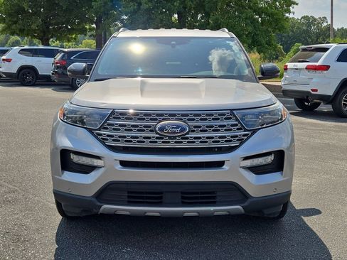 Used 2022 Ford Explorer Limited w/ Equipment Group 301A image 2