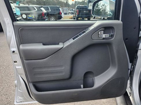 Used 2019 Nissan Frontier SL image 14