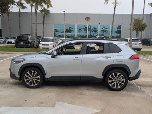 Used 2023 Toyota Corolla Cross XLE w/ Convenience Package image 8