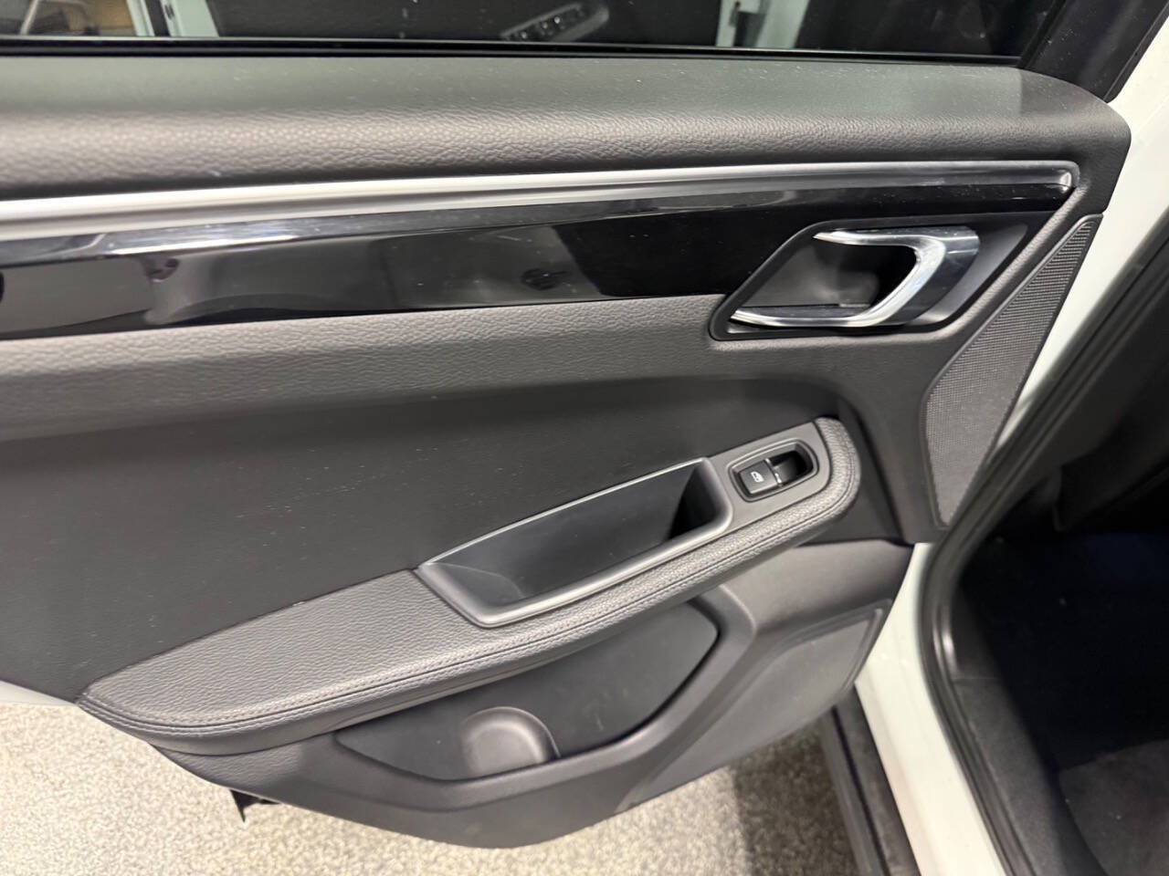 Used 2018 Porsche Macan AWD/4WD image 21