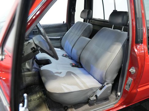 Used 1988 Toyota Pickup Deluxe image 24