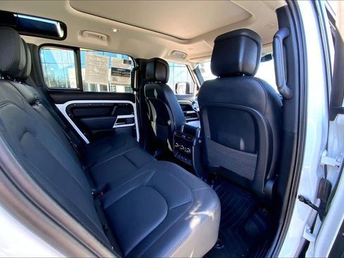 Used 2023 Land Rover Defender 110 SE image 18
