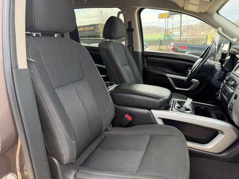 Used 2017 Nissan Titan SV image 26
