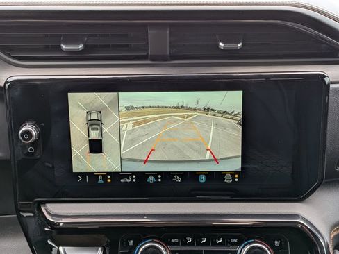 Used 2022 GMC Sierra 1500 AT4 w/ AT4 Premium Package image 12