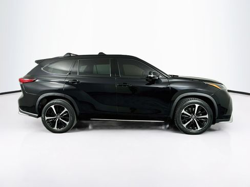 Used 2021 Toyota Highlander XSE AWD/4WD image 10