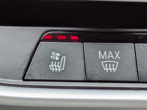 Used 2020 BMW X5 sDrive40i w/ M Sport Package image 32