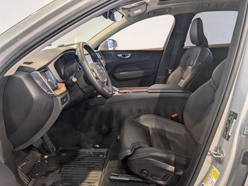 Used 2023 Volvo XC60 B5 Ultimate w/ Climate Package image 8