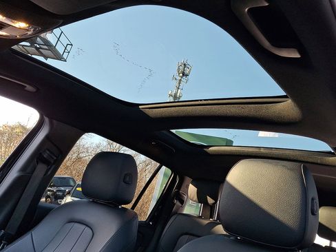 Used 2022 Mercedes-Benz GLB 250 4MATIC image 28