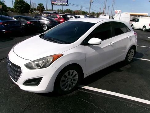 Used 2017 Hyundai Elantra GT FWD image 7