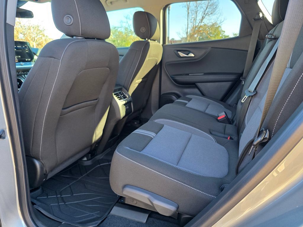 New 2025 Chevrolet Blazer LT w/ LPO, Floor Liner Package FWD image 24