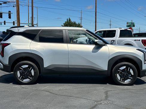 New 2027 Kia Seltos LX AWD/4WD image 3