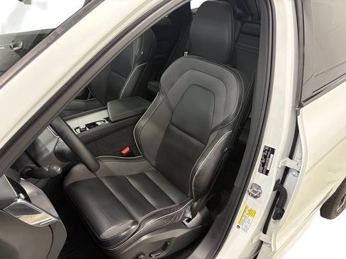Used 2022 Volvo XC60 T8 R-Design w/ Advanced Package AWD/4WD image 12