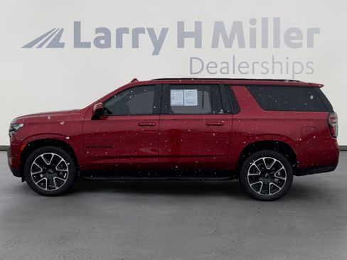 Used 2023 Chevrolet Suburban RST AWD/4WD image 4