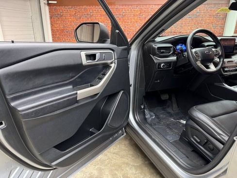 Certified 2023 Ford Explorer XLT w/ Equipment Group 202A image 9