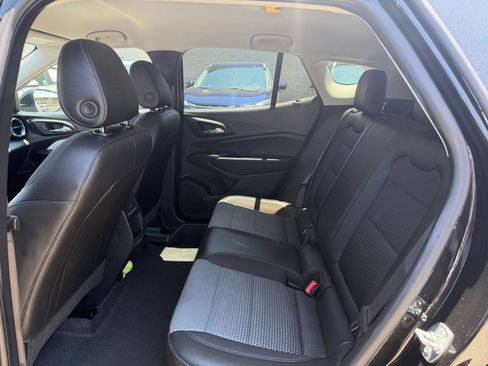 Used 2025 Chevrolet Trax LT FWD image 24