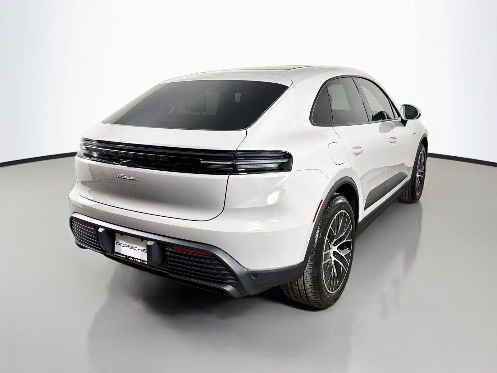 Certified 2026 Porsche Macan Electric RWD image 7