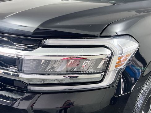 Used 2024 Ford Expedition Limited image 11