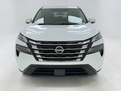 Used 2024 Nissan Rogue SV FWD image 3