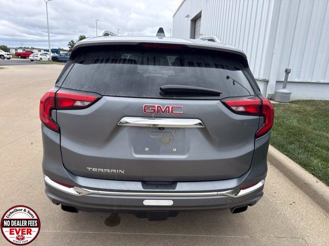 Used 2020 GMC Terrain Denali w/ Denali Premium Package FWD image 4