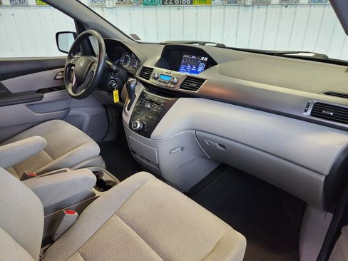 Used 2013 Honda Odyssey EX image 2