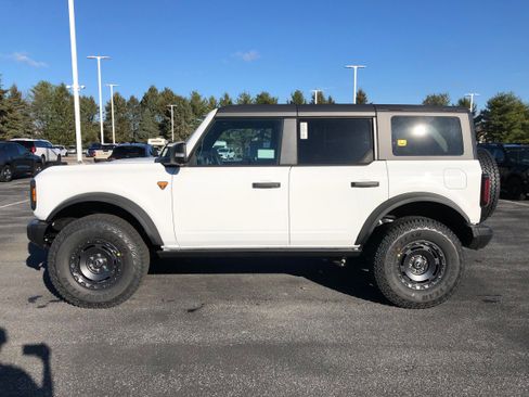 New 2025 Ford Bronco Badlands image 9