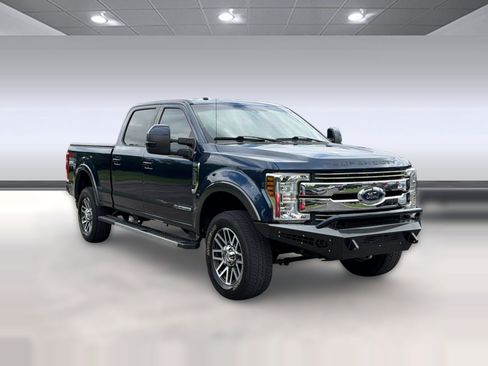 Used 2018 Ford F250 Lariat w/ Lariat Value Package AWD/4WD image 6