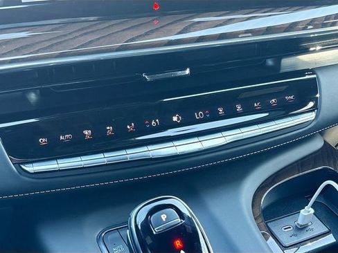 Used 2024 Cadillac Escalade Sport Platinum w/ LPO, ONYX Package image 36