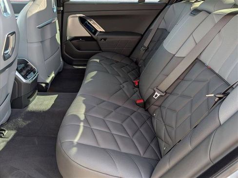 Used 2025 BMW 760i xDrive w/ Executive Package image 21