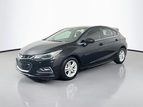Used 2017 Chevrolet Cruze LT w/ Convenience Package FWD image 4