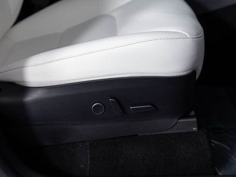 Used 2021 Tesla Model Y Long Range image 31