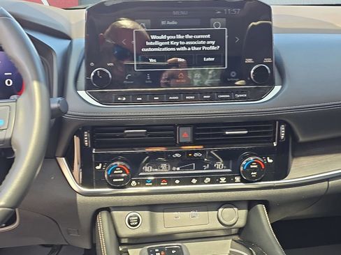 Used 2023 Nissan Rogue Platinum w/ Platinum Premium Package image 18